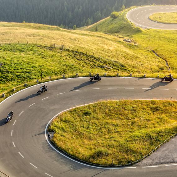 ¡Conoce los Pirineos en tu moto!