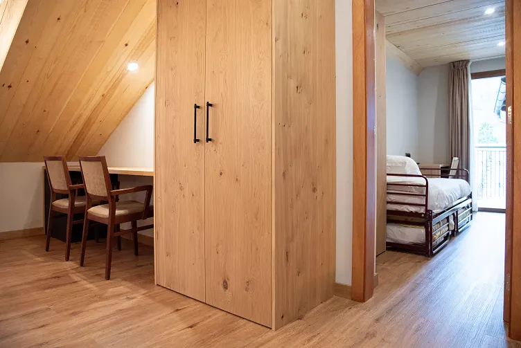 Habitació comunicada amb balcó