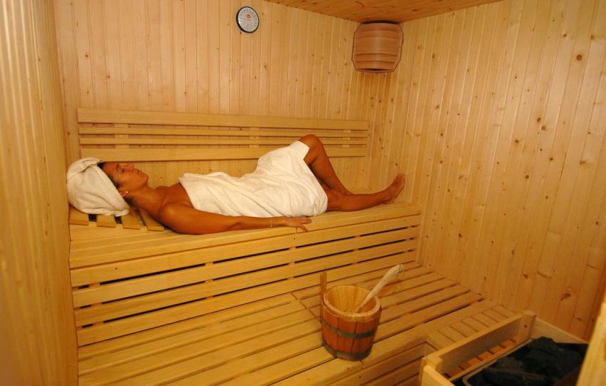 Sauna and whirlpool bath